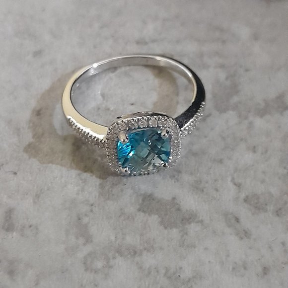 Ring - Picture 3 of 6